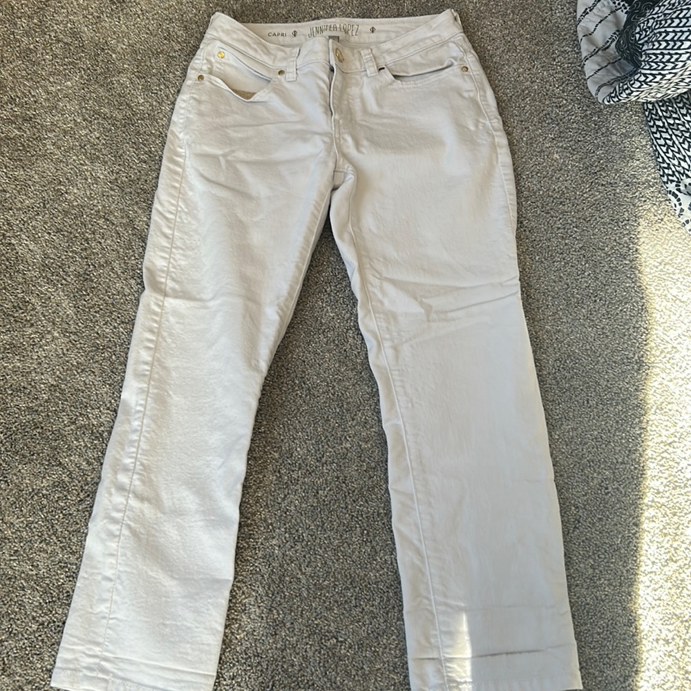 Women’s white Jennifer Lopez denim capris